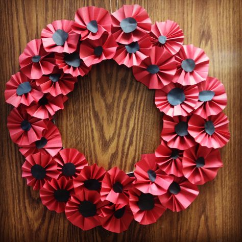 Remembrance Day Poppy Wreath Elementary school art project Kawaii, Remembrance Day Crafts, Paper Plate Poppy Craft, Remembrance Day Pictures, Remembrance Day Quotes, Poppy Craft For Kids, Veterans Day Poppy, Remembrance Day Activities, Remembrance Day Art