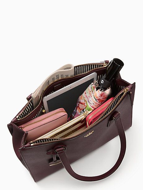 Womens Work Bag, What's In My Purse, Inside My Bag, Kate Spade Cameron Street, Purse Essentials, What In My Bag, Essential Bag, Black Shoulder Bag, Designer Shoulder Bags