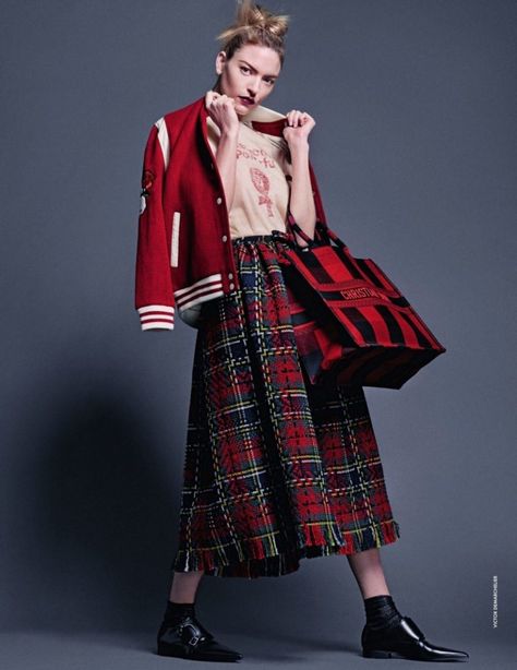 Martha Hunt ELLE Italy 2019 Cover Plaid Fashion Editorial | Page 2 Tartan Skirt Outfit, American Top Model, Italy November, Geek Chic Fashion, Cozy Winter Fashion, Dress Topper, Tartan Fashion, Martha Hunt, Scottish Fashion