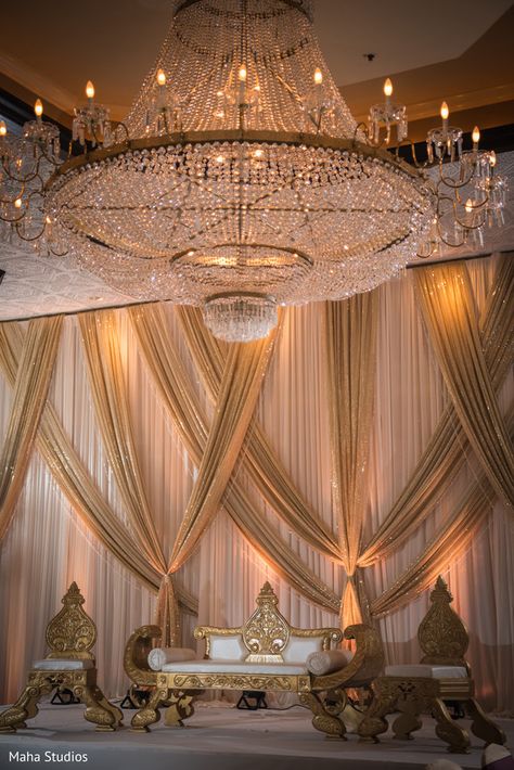 Indian Wedding Venue, Asian Wedding Decor, Indian Wedding Stage, Indian Wedding Decorations Receptions, Wedding Stage Backdrop, Wedding Hall Decorations, Wedding Reception Backdrop, Wedding Entrance Decor, Perhiasan India