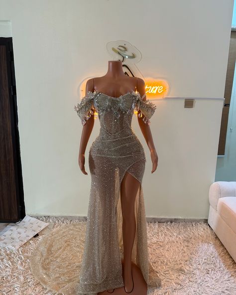 Custom made for a princess. 😍🔥 🩶Have you booked yet? #prom2025 is Open!🪡 Having trouble finding custom dresses that flatter your body? All you need to do is bring your idea/inspiration & I’ll customize that into reality. @gechisignature is here to make you look fabulous. For inquiries, send a DM or Email📨 gechisignature@gmail.com Be sure to follow @gechisignature for more fashion tea😍watch us create magic 🪄 #promdressforsale #customdesigner #prom2025 #corsetdress #promdresses #promdesigner... Matric Ball Dresses, Sparkly Prom Dresses Long, Wedding Challenge, Enchanted Dress, Masquerade Prom, Tight Prom Dresses, Matric Dance, Junior Prom, Gold Prom