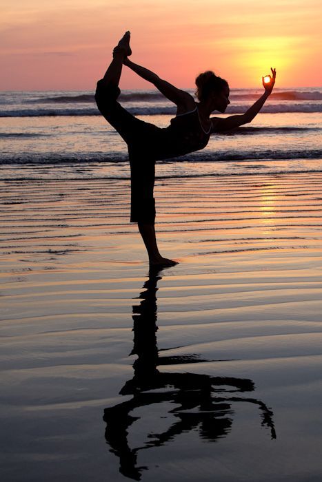 Yoga Poses Beautiful, Image Zen, Yoga On The Beach, Yoga Poses Photography, Yoga Photoshoot, Nosara, Yoga Aesthetic, Yoga Inspo, Yoga Pictures