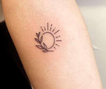 52 Sizzling Sun Tattoo Ideas According To Your Personality! - Tattoo Twist Small Sun Tattoo Ideas, Small Tattoo Cover Up, Rays Of Sunshine Tattoo, Sun Tanning Tattoo, Tiny Sun Tattoo, A Sun Tattoo, Small Sun Tattoo, Sun Tattoo Meaning, Sun Tattoo Ideas