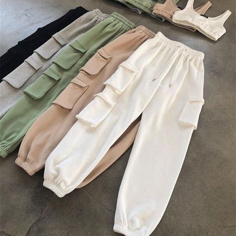 7bb060764a818184ebb1cc0d43d382aadesc52907492ri Patchwork Joggers, Crop Top And Sweatpants, Sporty Crop Top, Couples Outfits, Estilo Harajuku, Sweats Outfit, Outfits Matching, Harajuku Women, Vintage Patchwork