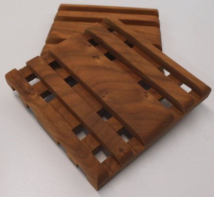 Wooden Trivets Diy Hot Pads, Diy Hot Pads, Diy Wood Trivets, Jenga Crafts, Diy Scroll, Wooden Trivets, Charcuterie Board Diy, Trivets Diy, Pallet Coasters