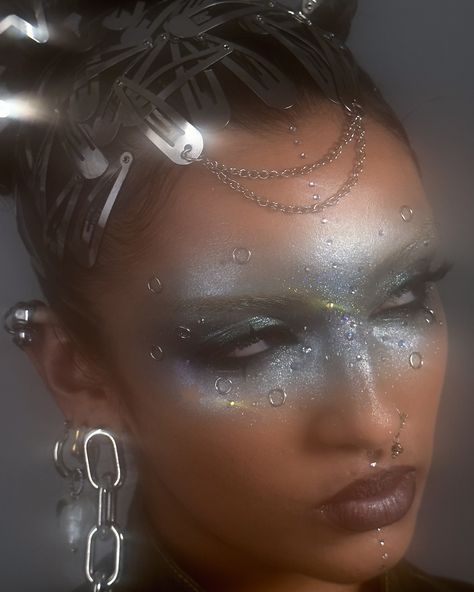 Just know that there will be a version of me, 3000 years in the future, that will look just like this 👽 swipe for the inspo A whole face galaxy inspired by @patmcgrathreal’s work for Vogue World 🪐🌪️🌚🌠 Tute on its way #editorialmakeup #runwaymakeup Silver Space Makeup, Coldplay Makeup, Crystal Makeup Look, Intergalactic Makeup, Galaxy Eye Makeup, Alien Makeup Looks, Euphoric Makeup, Rave Makeup Ideas, Amanda Core