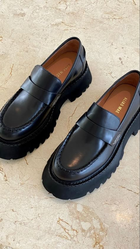 Mens Smart Casual Shoes, Chunky Loafer, Gents Shoes, Fashion Models Men, Alias Mae, Classy Outfits Men, Chunky Loafers, Loafer Shoes Women, Classy Shoes