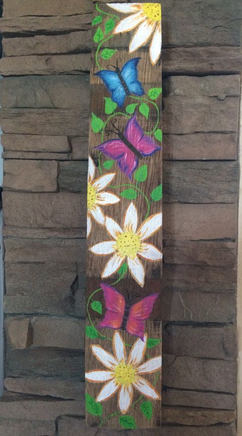 Spring Painting Ideas On Wood, Outdoor Wood Crafts, Spring Welcome Boards, Acrylic Painting On Wood Ideas, Paintings On Wood Boards, Wooden Board Painting Ideas, Painting Ideas On Wood Easy, Painting Flowers On Wood, Board Art Ideas