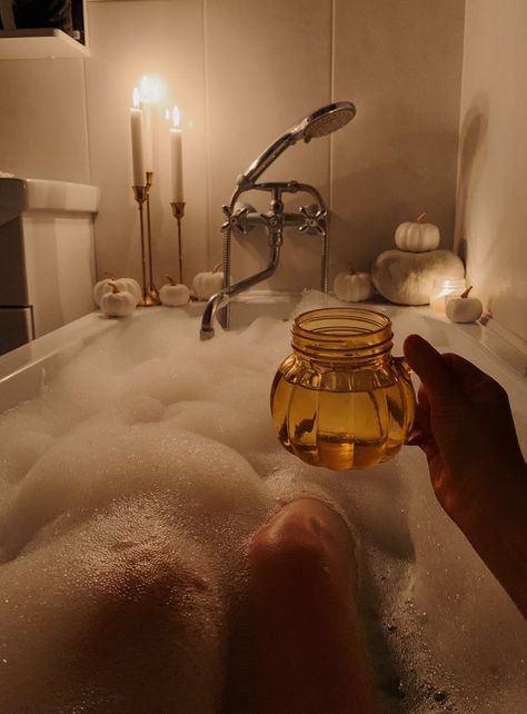 Elsie Silver Aesthetic, Bubble Bath Aesthetic, Theo Silva, Winter Hamilton, Chestnut Springs, Bath Aesthetic, Elsie Silver, Silver Aesthetic, Diy Glow