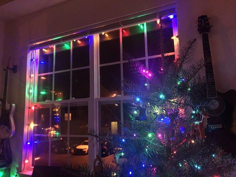 Follow these easy Christmas light tricks to deck out your apartment - CNET Christmas Light In Window Ideas, Lights In Window Christmas, Christmas Window Lights Outdoor, Patio Christmas Lights, Christmas Light Hacks Outdoor, Christmas Lights On Windows, Christmas Light Window Ideas, Indoor Window Christmas Lights, Lights On Window