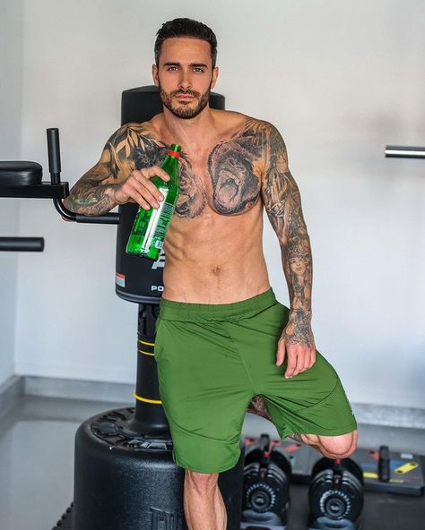 Mike Chabot Personal Trainer on Instagram: “Just an other day in the office 💪🏽 Join me for a workout” Mike Chabot, Tattoed Guys, Fitness Instructor, Men Model, Online Coaching, A Workout, Muscle Men, Join Me, Personal Trainer