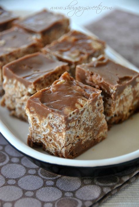 Copycat Kit Kat Bites: little bites of your favorite candy bar made at home! #copycat #kitkat www.shugarysweets.com Bars Dessert, Shugary Sweets, Brownie Desserts, Candy Recipes Homemade, Homemade Candies, Samosa, Kit Kat, Yummy Sweets, How Sweet Eats