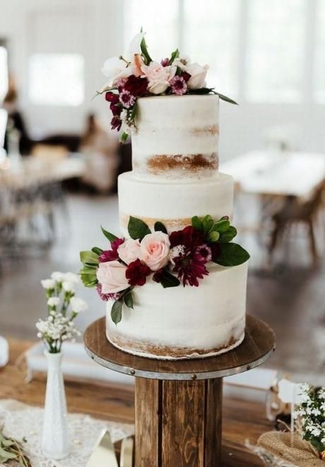 Country Wedding Cakes, Cake Winter, Wedding Cake With Flowers, Burgundy Wedding Cake, Wedding Cake Boxes, Spring Wedding Cake, Cake With Flowers, Cake Christmas, Cake Simple