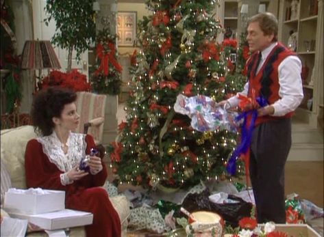 The Nanny Christmas, Nanny Fran, Troy And Abed, Christmas Tv Shows, Fine Outfits, Daniel Davis, Nanny Outfit, Tv Christmas, Anti Christmas