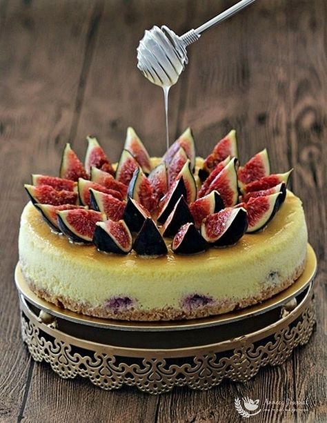 Figs are sweet and rich in taste and they are wonderful source in calcium, iron, magnesium, potassium and full of dietary fiber.  Fresh figs should be consumed within 2-3 days as they will perish easily once ripened. After eating some of the figs, I quickly used the leftovers to bake this beautiful light and zesty … Fig Cheesecake, Fig Recipes, Magic Cake, Delicious Cake Recipes, Lemon Sauce, Quick And Easy Recipes, Lemon Cheesecake, Delicious Cake, Honey Lemon