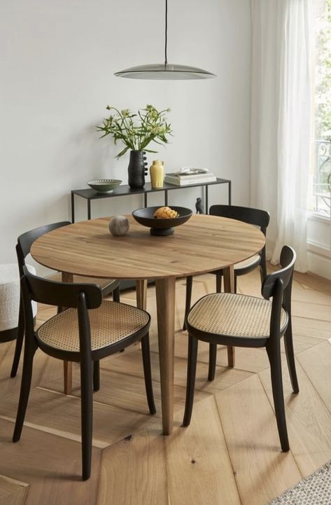 Small Round Dining Room Table, Dining Room Design Round Table, Small Round Kitchen Table, Small Round Dining Table, Round Dinner Table, Dining Table Design Modern, Round Dining Room Table, Small Kitchen Tables, Round Kitchen Table