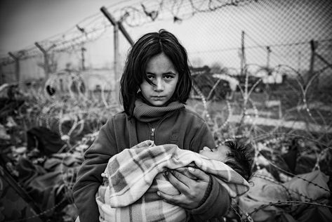 Art Photography Portrait, Photo Awards, Refugee Camp, Photography Contests, Humor Memes, Photography Awards, Black And White Portraits, Documentary Photography, Httyd