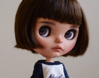 This item is unavailable Really Short Hair, Pullip Dolls, Short Black Hairstyles, Custom Blythe, Bear Doll, Manado, Blythe Doll, Cute Dolls, Blythe Dolls