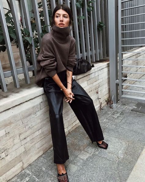 MARIE MIKH (@marimikh) • Instagram photos and videos Satin Pants Outfit, Leather Trousers Outfit, Leather Pants Outfit, Earthy Outfits, Looks Street Style, Street Style Inspiration, Looks Chic, Outfits Casual, Mode Inspiration