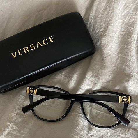 Versace Glasses Frames Woman, Versace Glasses Frames, Old Glasses, Glasses Aesthetic, Versace Glasses, Old Frames, Women's Sunglasses, Eye Glasses, Glasses Frames