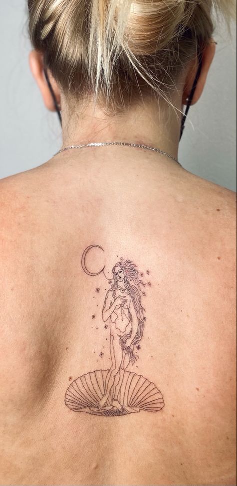 Birth Of Venus Botticelli, Venus Botticelli, Aphrodite Tattoo, Venus Tattoo, Italy Tattoo, Back Of Arm Tattoo, Shell Tattoos, Tattoo Themes, Cute Tats