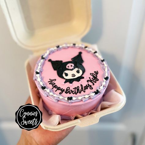 Bday Cakes For Girls, Y2k Kuromi, Wallpaper Kuromi, Kuromi Cake, Cake Hello Kitty, Lunchbox Cake, Hello Kitty Birthday Cake, Cake Cute, Cake Wallpaper