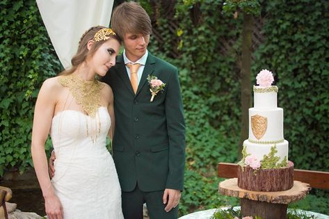 This subtle Legend of Zelda wedding inspiration will teleport you to a fancy-pants Hyrule Legend Of Zelda Wedding, Link And Zelda, Zelda Wedding, Gamer Wedding, Nerdy Wedding, Offbeat Bride, Retro Wedding, Wedding Prep, Vintage Inspired Wedding