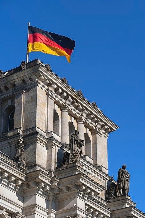 Flag Of Germany, Middle School Survival, Germany Flag, Berlin City, German Flag, School Survival, Cool Wallpapers Cartoon, Beautiful Places On Earth, Munich Germany