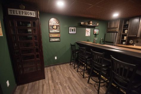 Pub Room Ideas, Pub Style Basement Bar, Irish Pub Basement, Pub Interior Ideas, Home Pub Ideas, Irish Pub Interior, Irish Pub Design, Pub Basement, Pub Bathroom