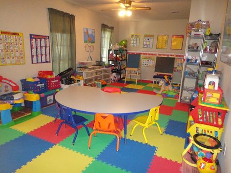 Home Daycare Decor, Home Daycare Setup, Daycare Layout, Daycare Room Ideas, Daycare Setup, Home Daycare Ideas, Daycare Rooms, Classroom Decor Middle, Home Childcare