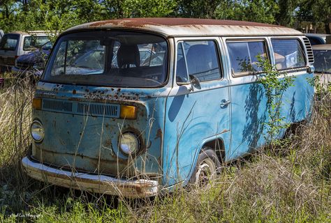 https://flic.kr/p/G61Uqm | The Old Abandoned VW Bus | The old VW Micro bus abandoned in a field in Oklahoma. Old Volkswagen, Eating Bugs, Old Van, Vans Aesthetic, Abandoned Vehicles, Retro Auto, Blue Bus, Junk Yard, T Bucket