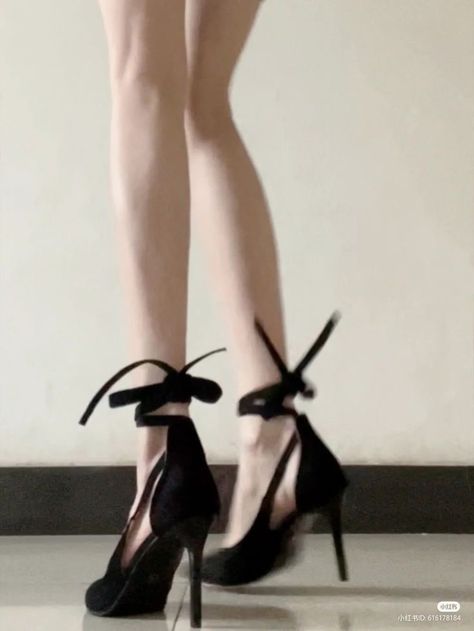 Korean Shoes, Cute Dresses For Party, Platform Shoes Heels, Fashion Shoes Heels, Cute Shoes Heels, Shoes Heels Classy, Shoes Outfit Fashion, Fancy Shoes, Girly Shoes