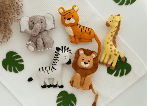 Jungle Themed Nursery, Baby Toys Newborn, Felt Ornaments Patterns, Felt Toys Patterns, Toys Ideas, Elephant Toy, Jungle Baby Shower, Jungle Baby, Making Crafts