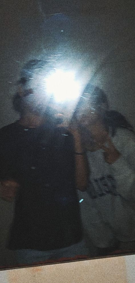 flash light photography Flash Light Mirror Selfie, Mirror Flash Selfie, Flash Mirror Selfie, Flash Light Photography, Mirror Selfie With Flash, Mirror Selfie Poses, Cute Friend Photos, Flash Light, Mirror Pic