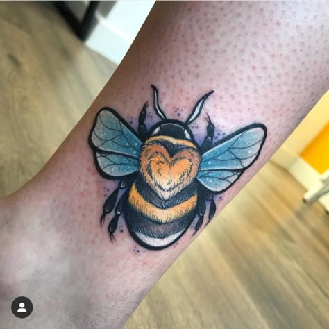 Bumblebee Tattoo, Tattoo Bee, Juliet Stevenson, Bee Tattoos, Bumble Bee Tattoo, American Traditional Tattoo Ideas, Traditional Tattoo Ideas, Self Love Tattoo, Insect Tattoo