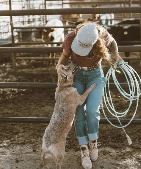 Jessi Photoshoot, Elsie Silver Aesthetic, Country Best Friends, Foto Cowgirl, Cute Cowgirl Outfits, Country Girl Life, Western Photo, Elsie Silver, Casual Country Outfits