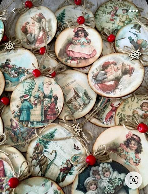 Diy Decoupage Christmas Ornaments, Decoupage Ornaments, Outdoor Christmas Tree Decorations, Vintage Christmas Crafts, Christmas Decoupage, Outdoor Christmas Tree, Shabby Chic Crafts, Xmas Diy, Christmas Tree Design