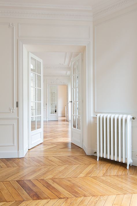 Adding Architectural Interest: A Gallery of Interior French Door Styles & Ideas French Apartment, Interior Design Per La Casa, Wooden Floors, Parisian Apartment, Empty Room, Hus Inspiration, French Doors Interior, Paris Apartments, Design Del Prodotto