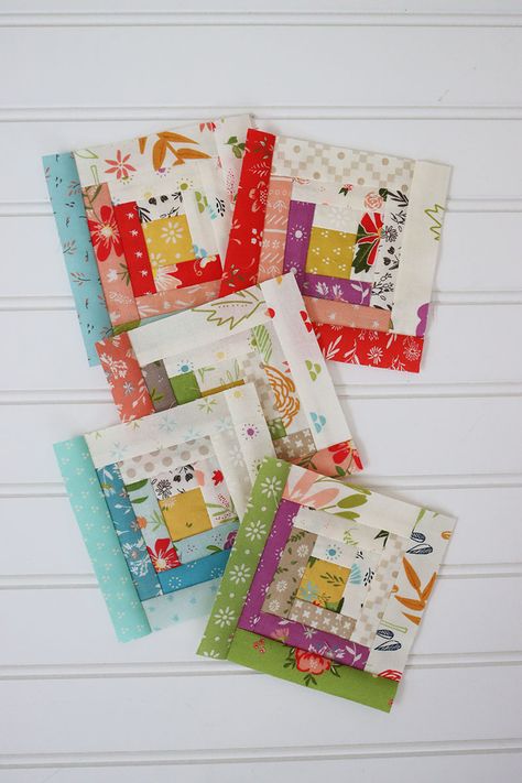 Log Cabin Quilt Blocks Love - A Quilting Life Mini Log Cabin, Cabin Quilt Block, Log Cabin Patchwork, A Quilting Life, Big Block Quilts, Log Cabin Quilt Pattern, Log Cabin Quilt Blocks, Cabin Quilt, Quilt Squares