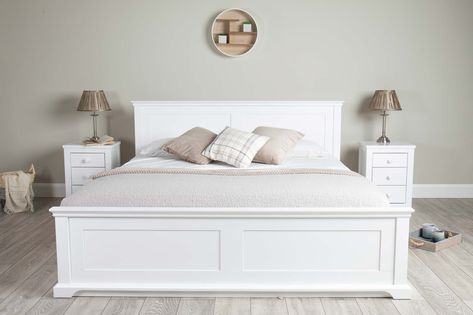 White Room Decor Bedroom, White Wood Bed, White Wood Bedroom Furniture, White Wooden Bed, Reka Bentuk Bilik Tidur, Old Bed Frames, Ottoman Bed Frame, White Ottoman, Storage Bed Frame