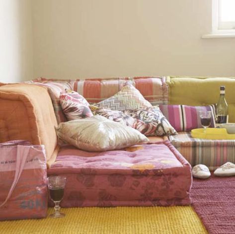 Low Seating: How to Pull Off the Look and Make Guests Comfortable Boho Floor Seating, Floor Seating Ideas, Floor Pillows Living Room, Floor Cushions Living Room, Floor Seating Living Room, Lounge Pillow, Large Floor Pillows, Floor Couch, Seating Ideas