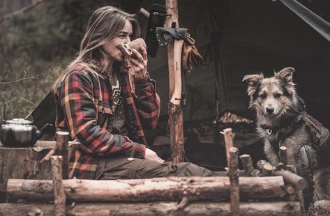 Female Lumberjack, Lumberjack Woman, Lumberjack Aesthetic, Rugged Aesthetic, Guy Aesthetic, Backpacking Camping, Cottage Aesthetic, Farm Cottage, Hiking Backpacking