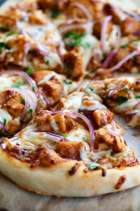 No need to go out when you can make this BBQ Chicken Pizza at home! A favorite from California Pizza Kitchen, you can now have this delicious pizza at home. #recipe #pizza #copycat #chicken White Sauce Pizza Recipe, White Pizza Sauce, Creative Pizza, California Pizza Kitchen, California Pizza, Food Manufacturing, Pizza Kitchen, Bbq Chicken Pizza, Homemade Bbq