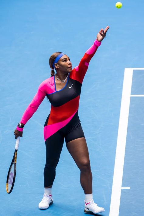 Serena Williams Tennis Outfits, Hello Aesthetic, Serena Williams Tennis, Flo Jo, All Black Nikes, Track And Field Athlete, Tennis Style, Fitness Outfits, Tennis Fashion