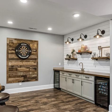 Modern Basement Bar, Basement Wet Bar, Basement Kitchenette, Basement Decoration, Home Bar Setup, Home Bar Rooms, Modern Basement, Basement Bar Designs, Basement Inspiration