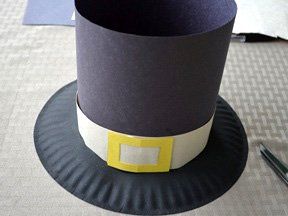 How To Make A Pilgrim Hat Out Of Paper, Pilgrim Outfits For Kids Diy, Pilgrims Hats For Kids, Mars Activities, Hat Craft Ideas, Craft Ideas For Preschoolers, Pilgrim Hats, Pilgrim Costume, Pilgrims And Indians