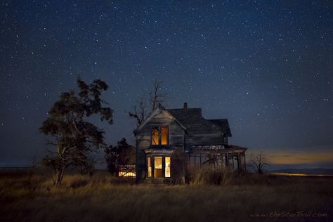 Starry Night Images, House At Night, Milky Way Photography, House Night, Digital Photography School, Night Photo, Star Trails, Photo S, Night Photos