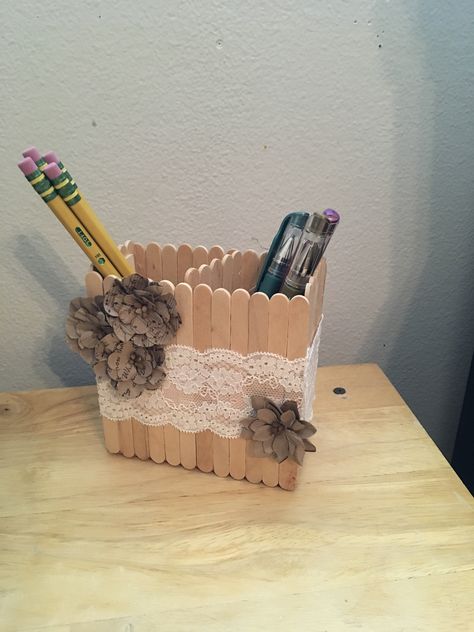 Popsicle stick pencil holder Popsicle Pencil Holder, Pencil Holder Diy Popsicle Sticks, Popsicle Stick Pencil Holder, Pencil Caddy, Diy Pencil Holder, Diy Popsicle Stick Crafts, Recycle Crafts Diy, Diy Popsicle, Stick Crafts