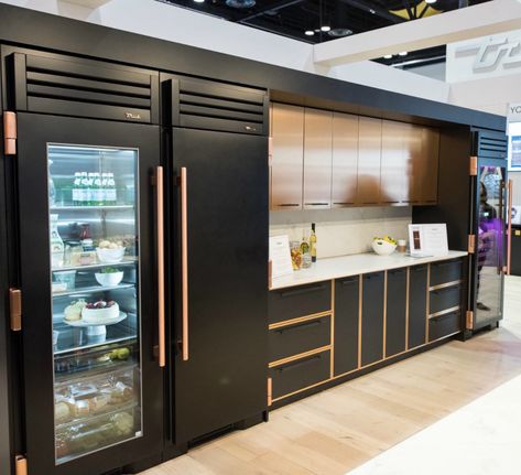 #kitchen #blackkitchen Black Kitchen Design Ideas, Eco Friendly Kitchen Design, Black Kitchen Design, Classic Kitchen, Kitchen Design Trends, Luxury Kitchen Design, Kitchen Inspiration Design, Kitchen Furniture Design, Black Kitchen