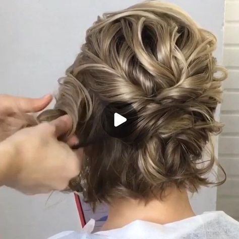 Updos For Short Hair For Wedding, Haïr Style For Short Hair For Wedding, Up Do Hairstyles Short Hair, Medium Short Hair Wedding Styles, Short Updo For Wedding, Wedding Makeup Short Hair, How To Short Hair Updo, Short Hair Loose Updo, Bob Updos For Wedding